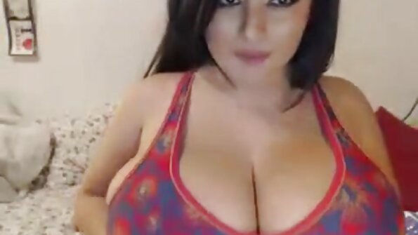 அவள் கழுதை அல்லது அவளது புணர்ச்சியை எங்கு அதிகம் விரும்புகிறாள் என்று புரியவில்லை