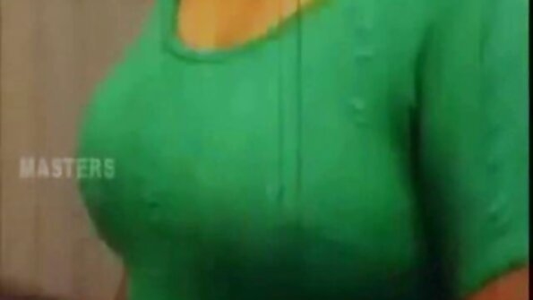 நான் என் இறுக்கமான ஈரமான அவளுடன் அவரை எழுப்புகிறேன்