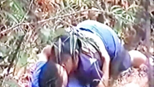 பையன்கள் புஸ்ஸஸ் க்யூவில் ஏறி எல்லாருக்கும் வாயிருக்கும்