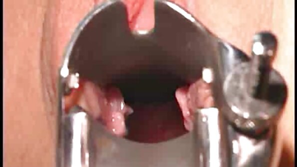 ஒரு கவர்ச்சியான டாக்ஸி டிரைவரை மனிதன் புணர்ந்தான்