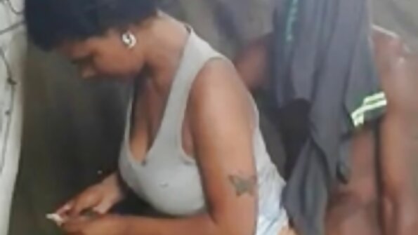 வீட்டில் காதல் பயிற்சியில் விளையாட்டு வீரர்கள்