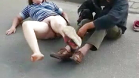 கடினமான நாள் வேலைக்குப் பிறகு என் மனைவியின் கைவேலை