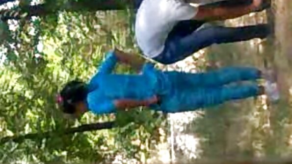 கூனிக்கு பெண்கள் மட்டுமல்ல, ஆண்களும் இடைவெளியை நக்க விரும்புகிறார்கள்